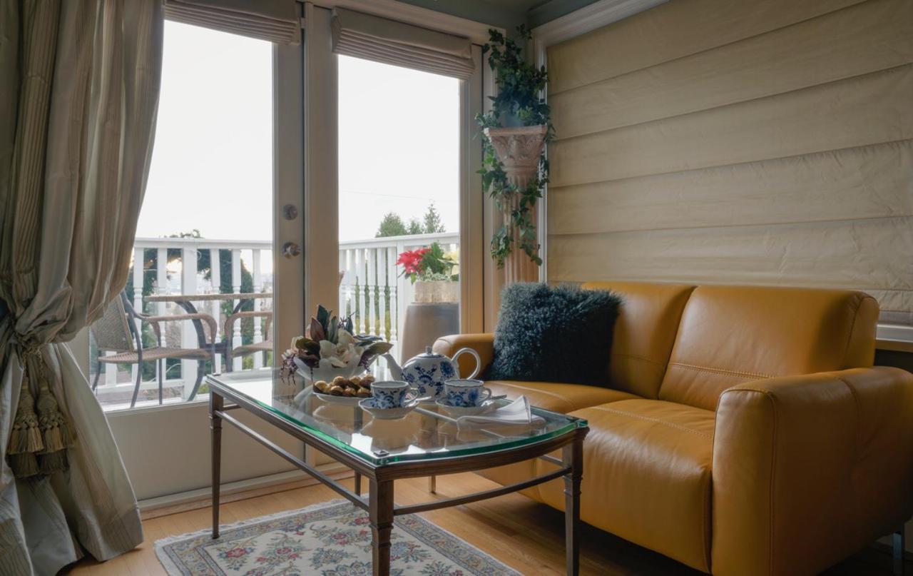 Crystal'S View Bed & Breakfast North Vancouver Dış mekan fotoğraf